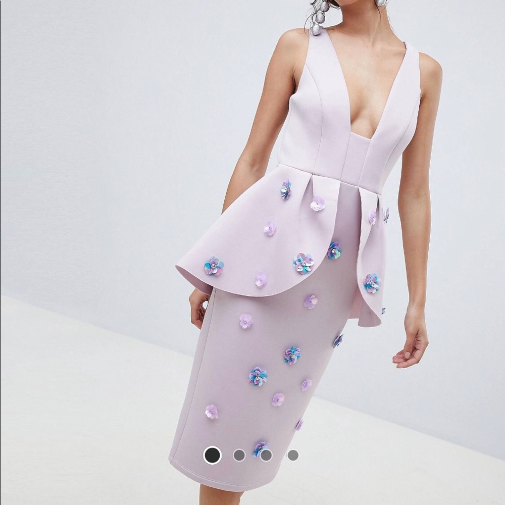 🌸STUNNING mid-length Lavender Dress 🌸